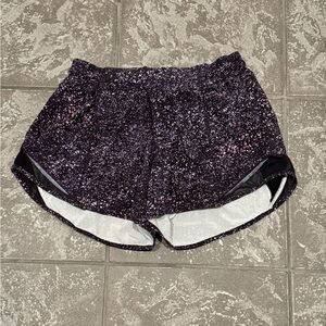 Lululemon Hottie Hot Women's Short II 4" Inseam Size 6 Black Purple